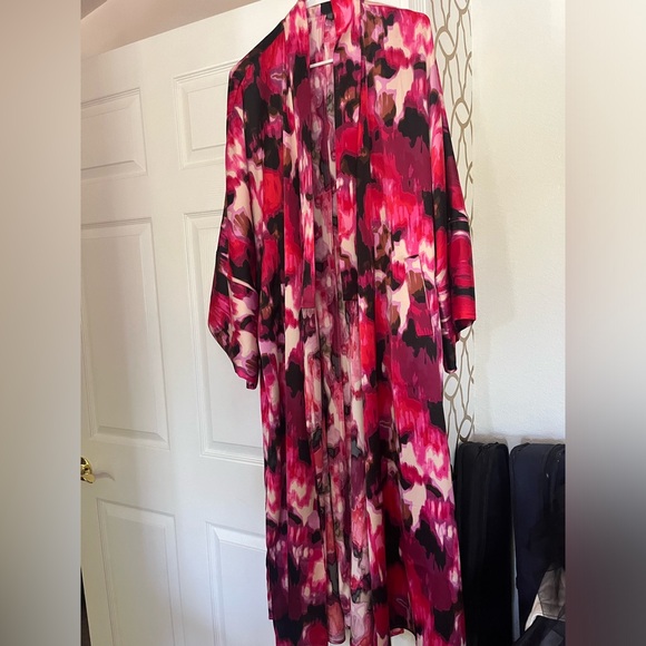 Beautiful satin almost IKAT KIMONO - Picture 5 of 10